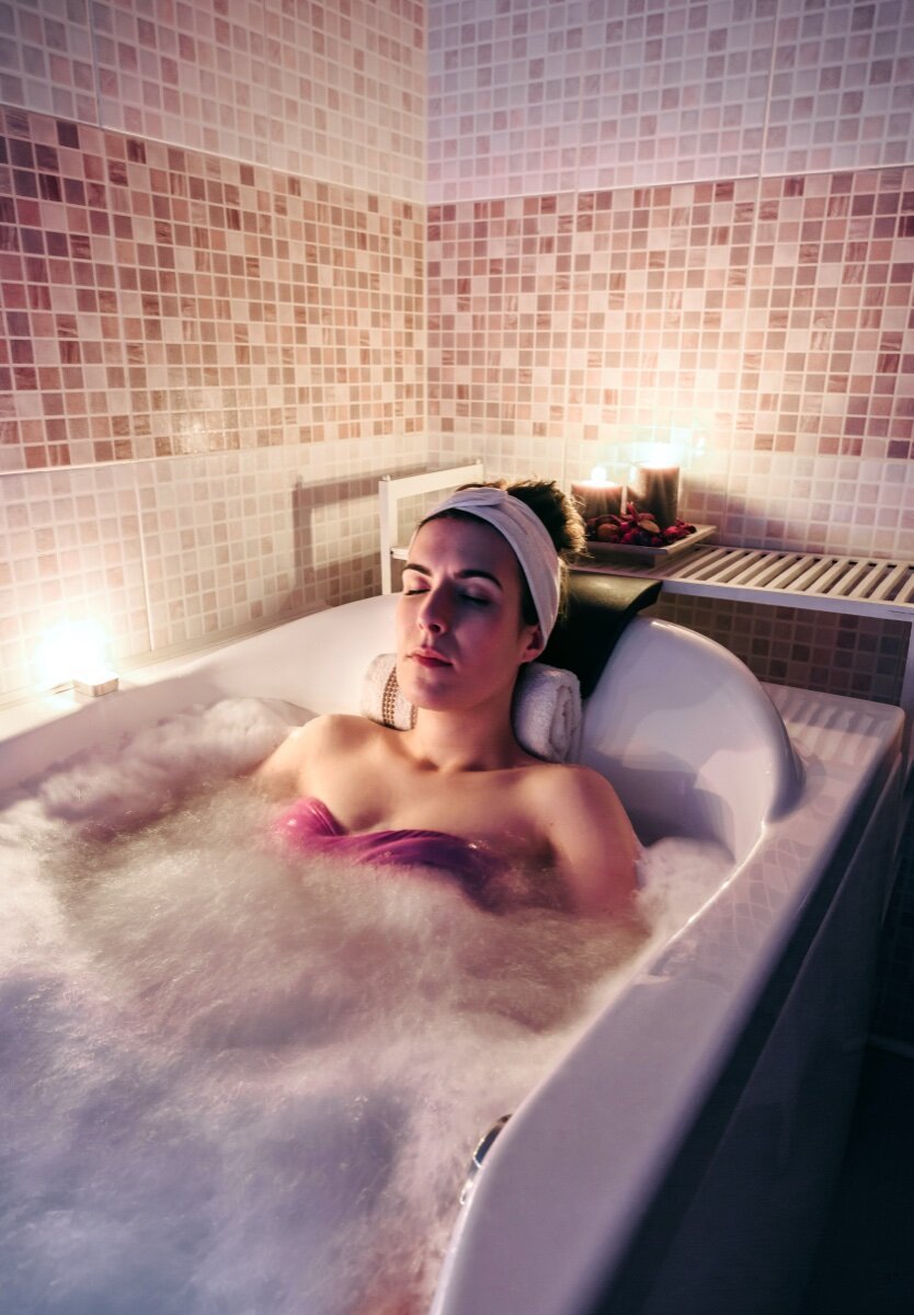 Jacuzzi with Organic Salts — massage & spa treatment in Dubai